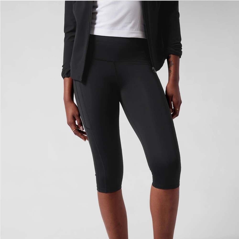 NWT Athleta Black Ultimate Stash Pocket Crop Leggings Capri  Size XS